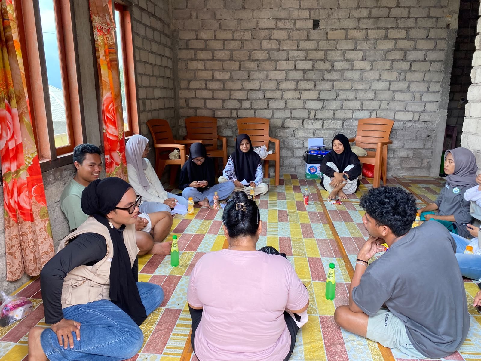Monitoring Mahasiswa Ilmu Sejarah FIB Unkhair yang Bina Desa di Togolobe Pulau Hiri
